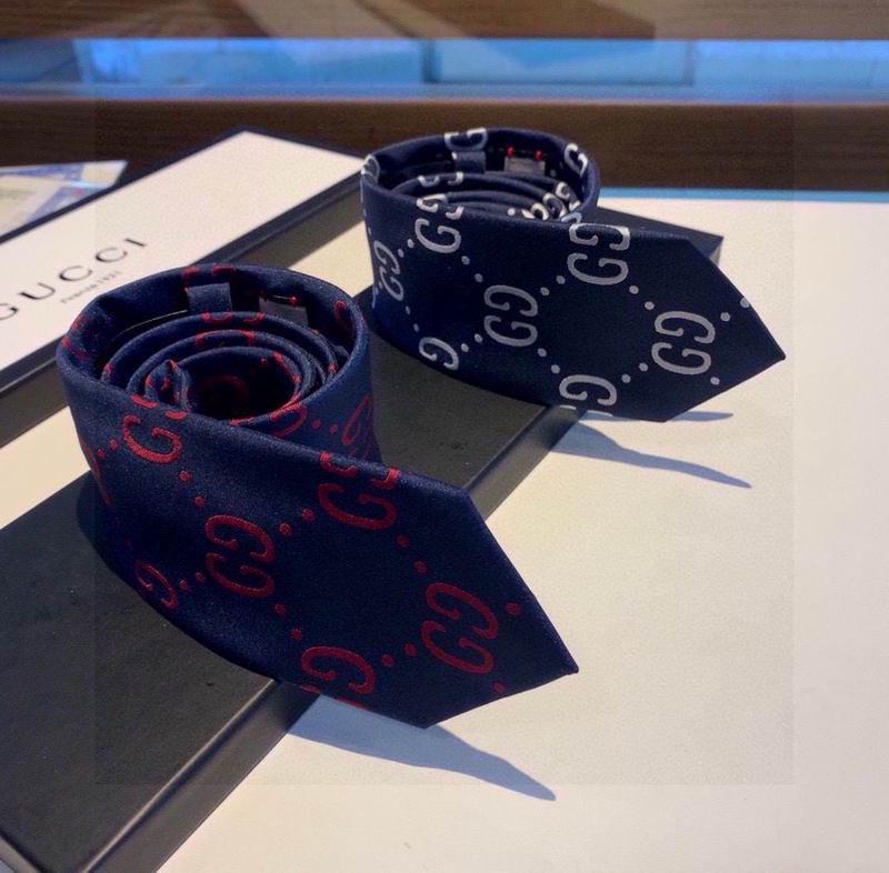Gucci Tie hm22